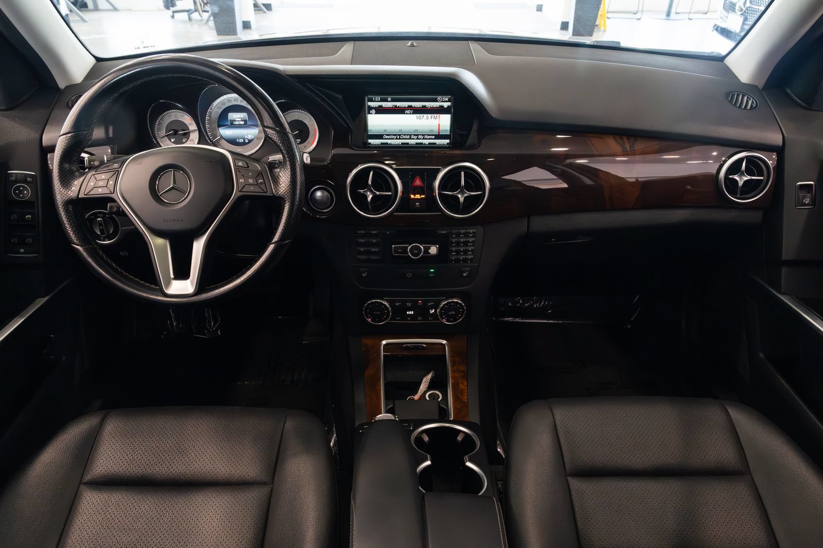 Used 2015 Mercedes-Benz GLK 350 4MATIC image 9