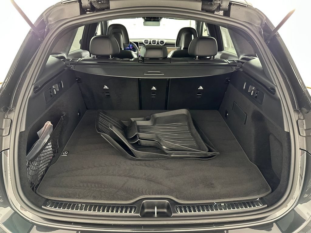 Used 2025 Mercedes-Benz GLC 300 4MATIC image 40