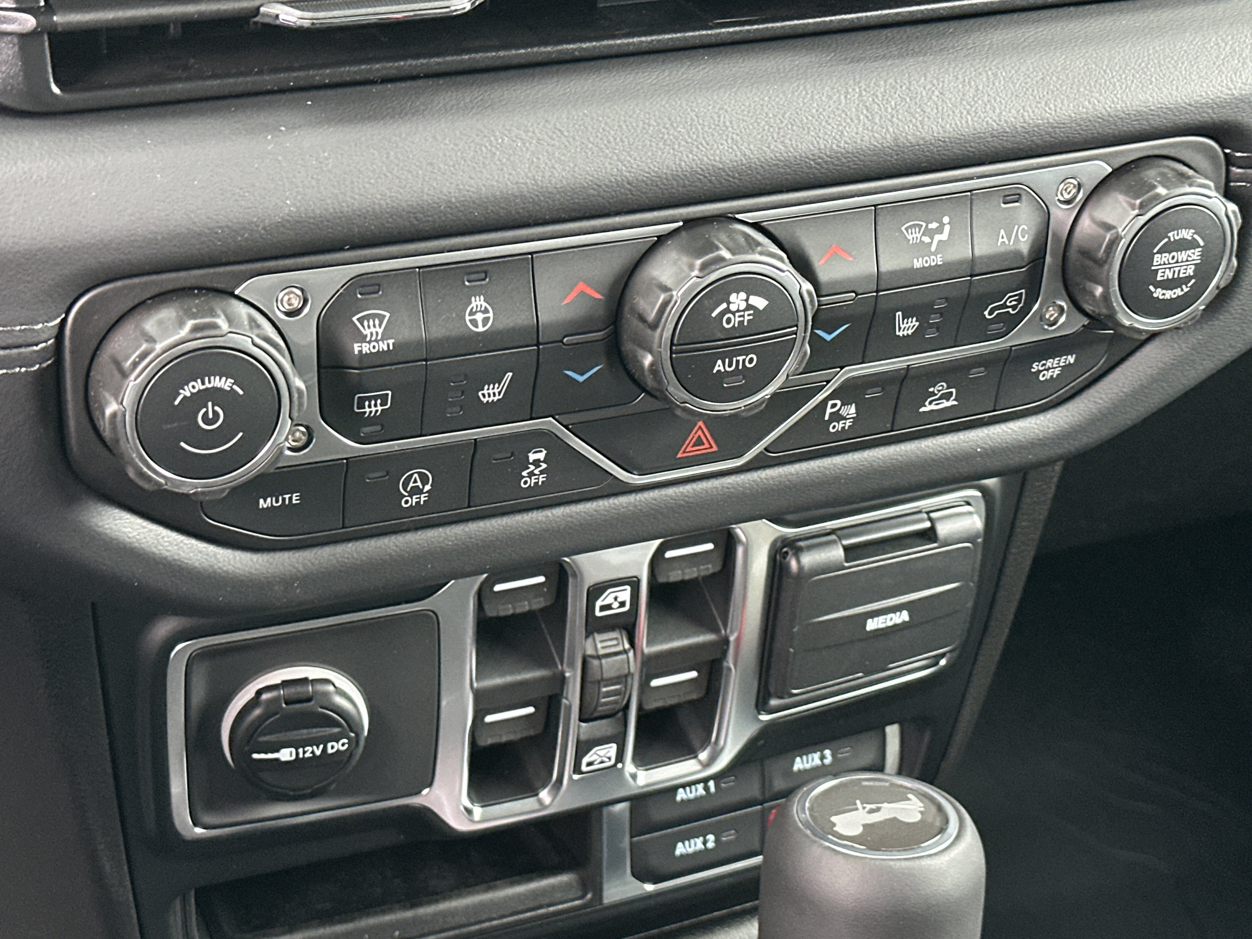 New 2026 Jeep Wrangler Unlimited Sahara AWD/4WD image 5