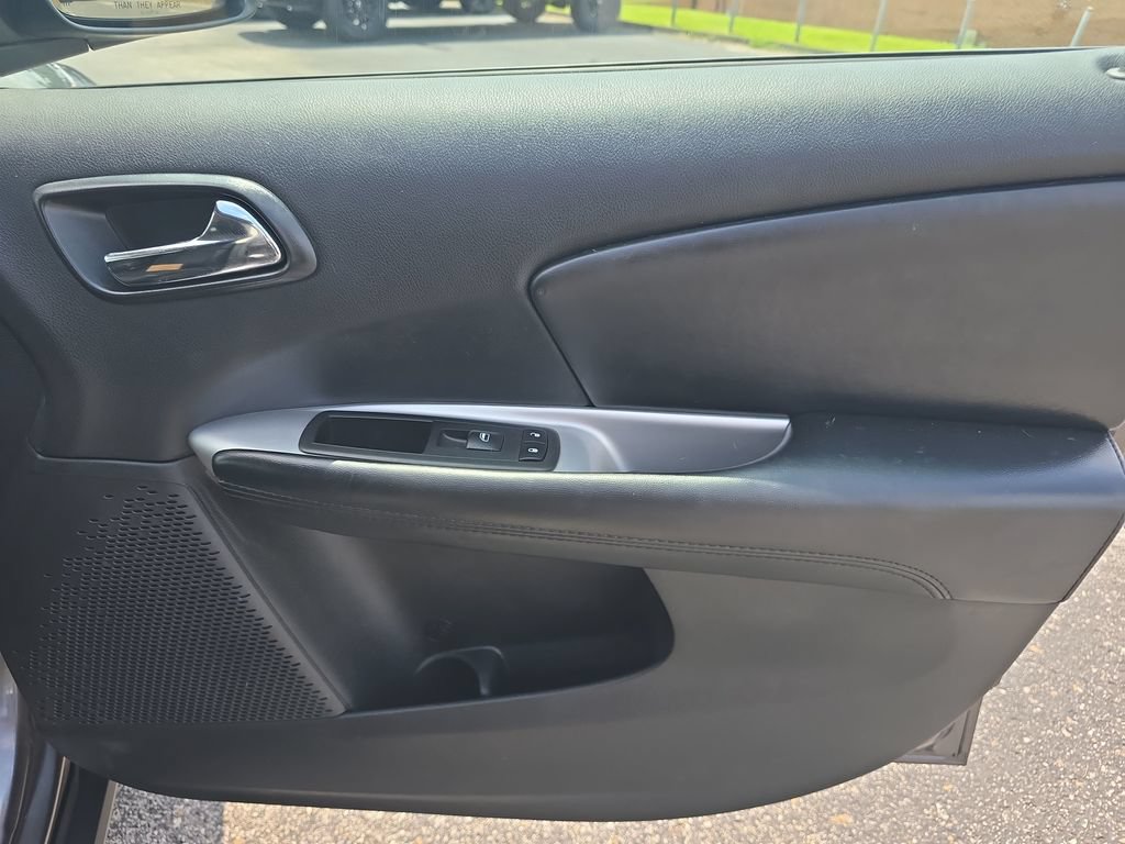 Used 2020 Dodge Journey SE w/ SE Popular Equipment Group FWD image 18