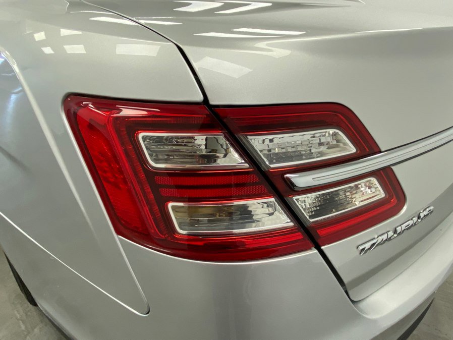 Used 2019 Ford Taurus Limited FWD image 13