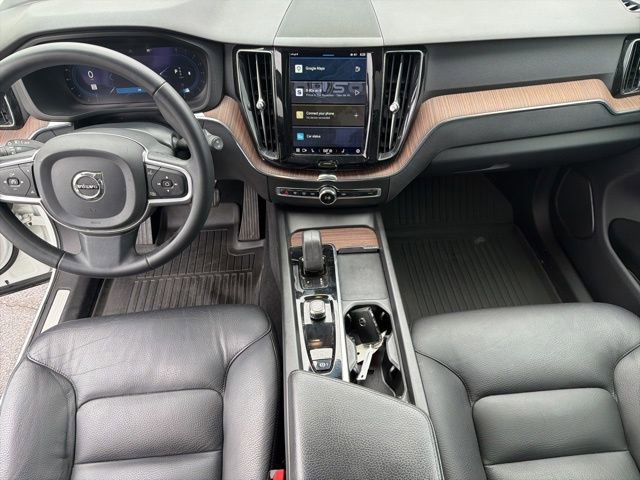 Used 2022 Volvo XC60 B5 Momentum image 26