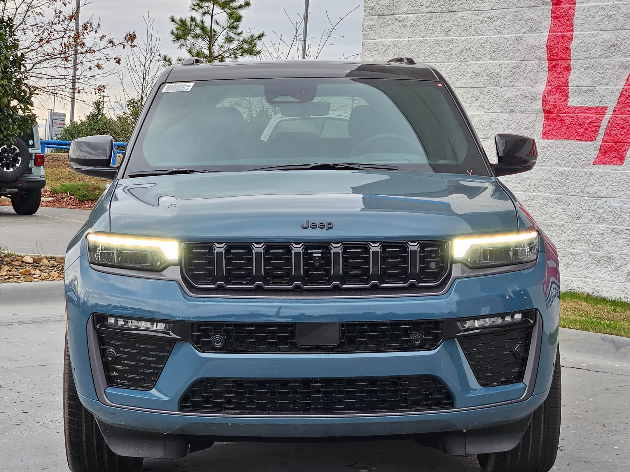 New 2026 Jeep Grand Cherokee Summit image 2