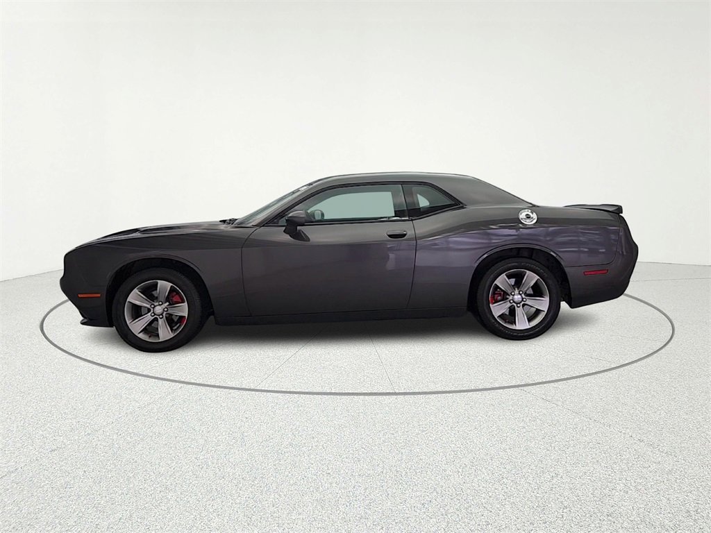 Used 2019 Dodge Challenger SXT image 4