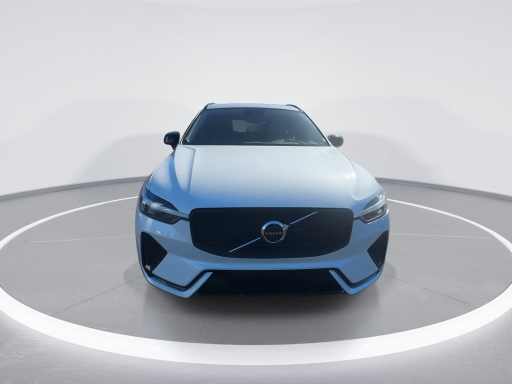 Used 2025 Volvo XC60 B5 Core image 3