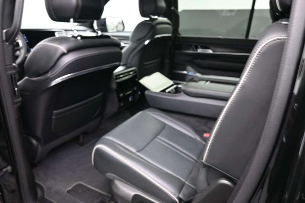 Used 2024 Jeep Grand Wagoneer Series II Obsidian w/ Quick Order Packagew 28T AWD/4WD image 16