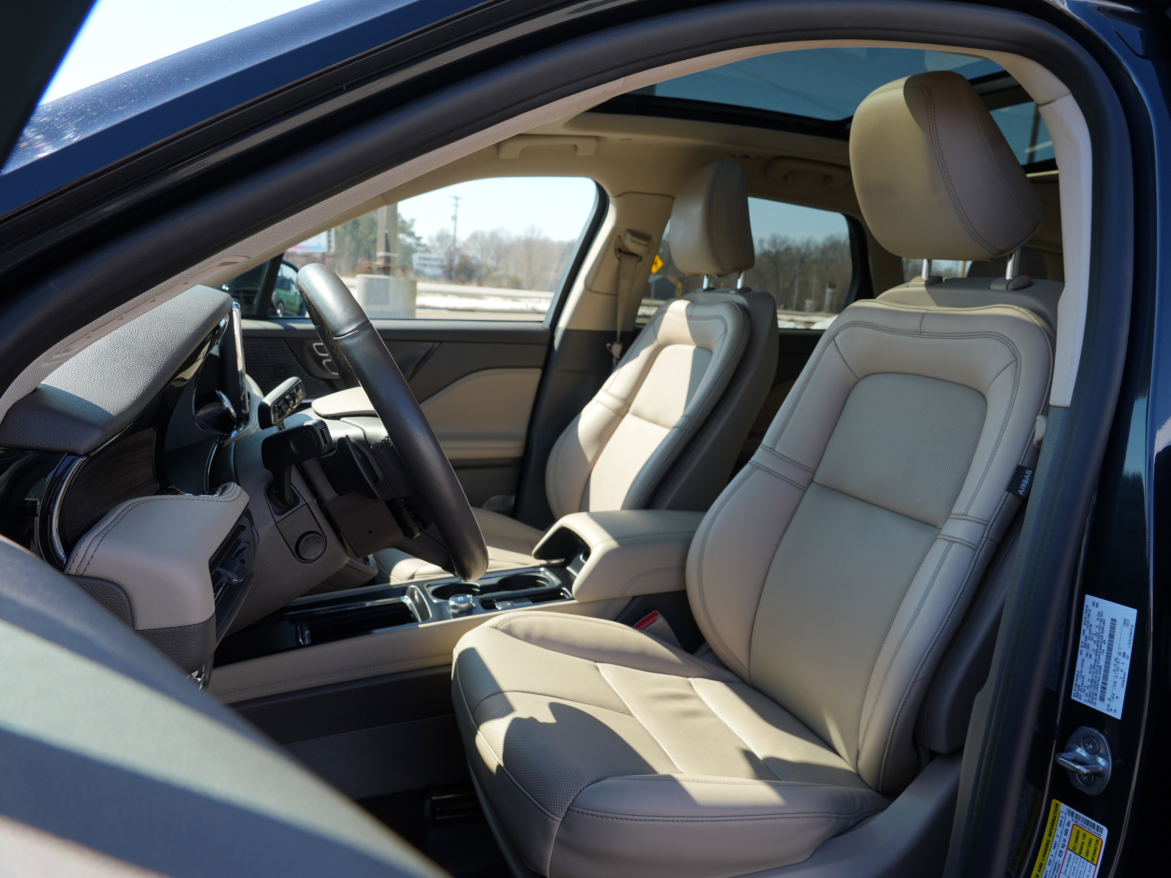 Used 2022 Lincoln Corsair Reserve w/ Elements Package image 16