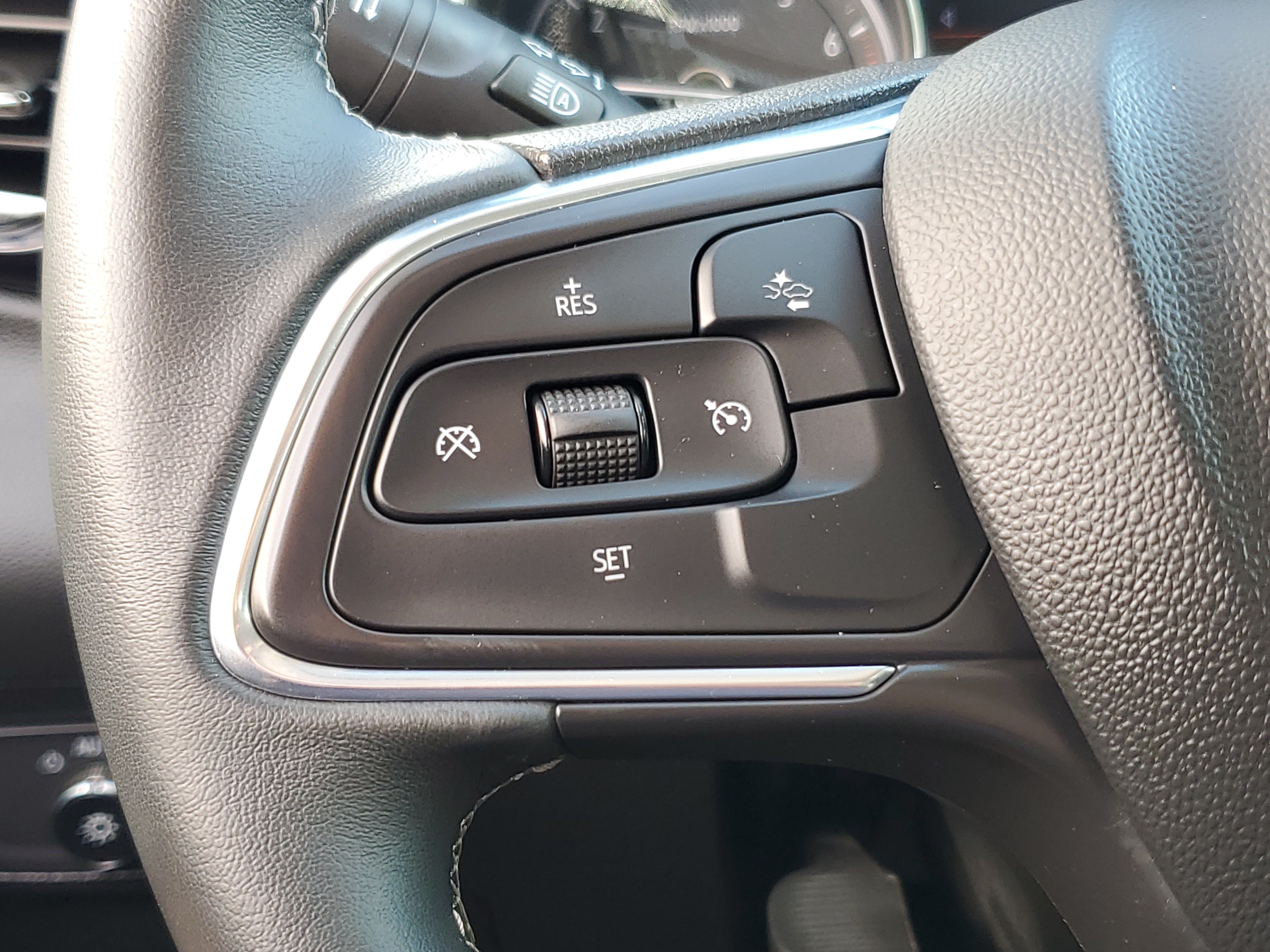 Used 2023 Buick Encore GX Select w/ Sport Touring Package FWD image 24
