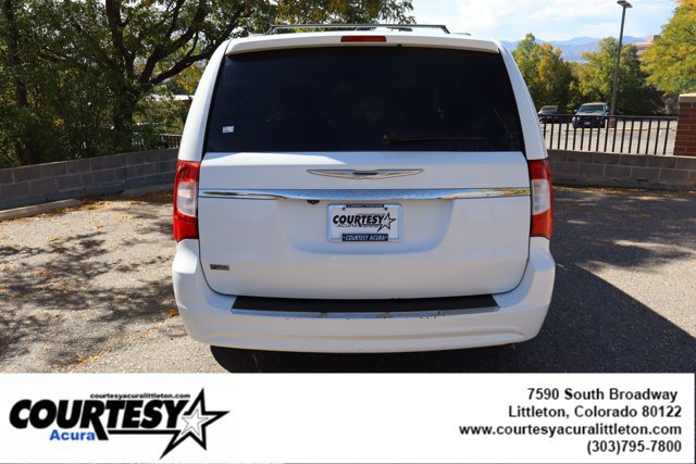 Used 2015 Chrysler Town & Country Touring FWD image 5