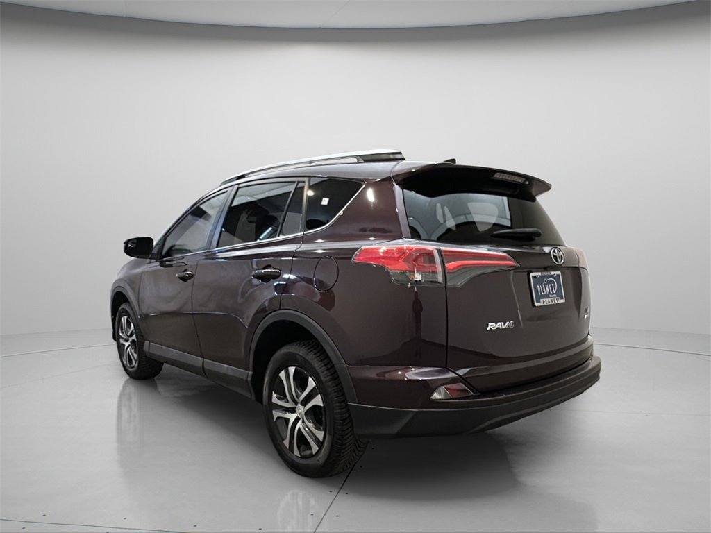 Used 2017 Toyota RAV4 LE image 5