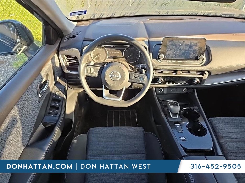 Used 2023 Nissan Rogue SV image 2
