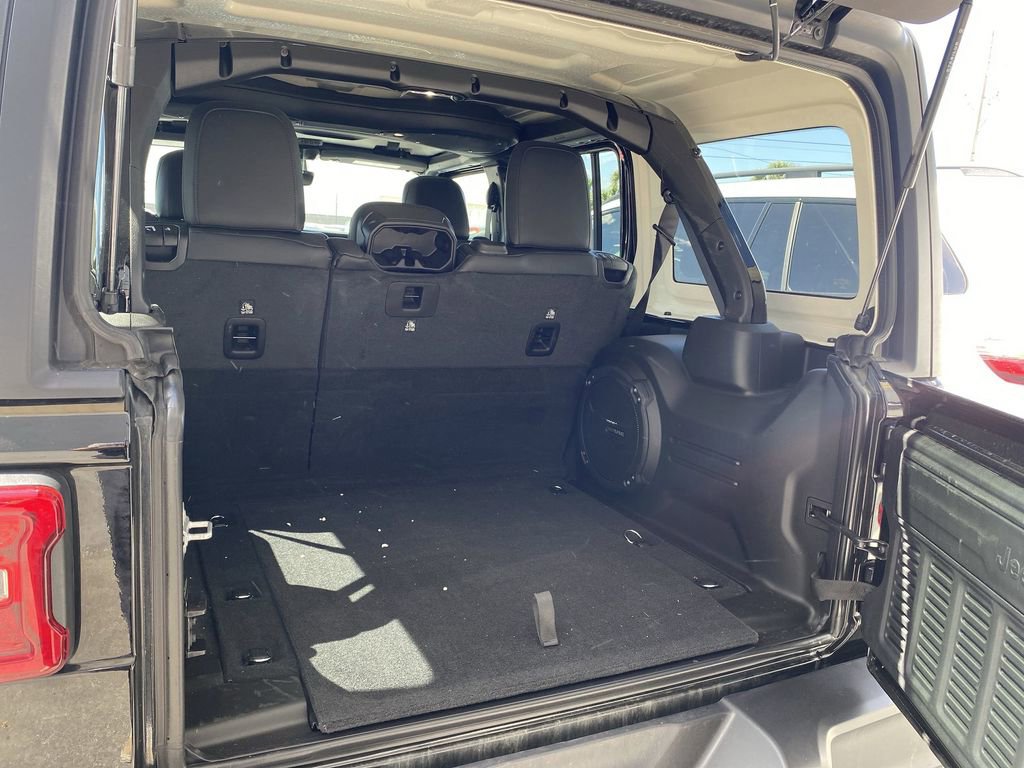 Used 2026 Jeep Wrangler Unlimited Rubicon w/ Technology Group AWD/4WD image 23