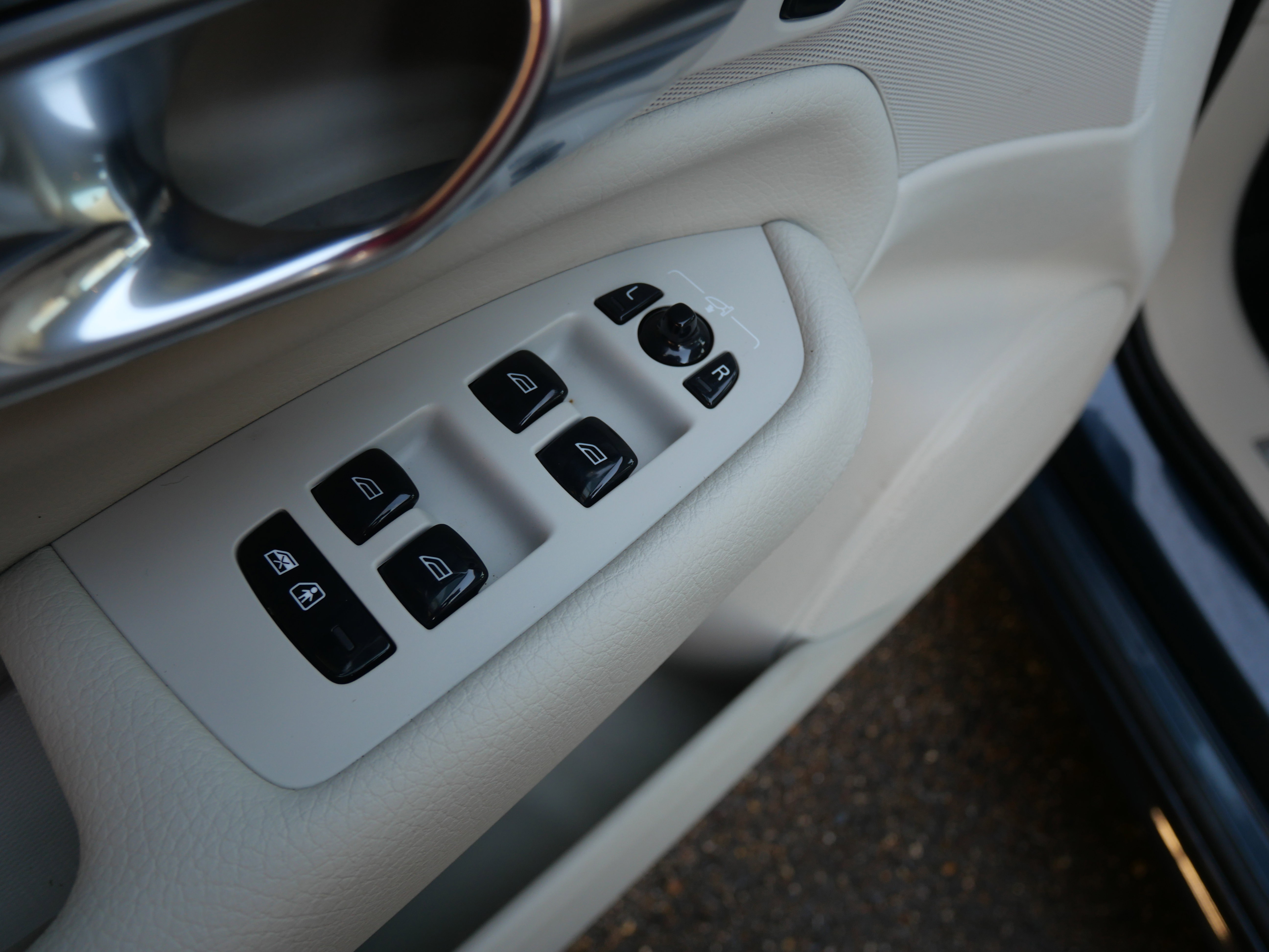 Used 2021 Volvo XC90 T6 Momentum image 19