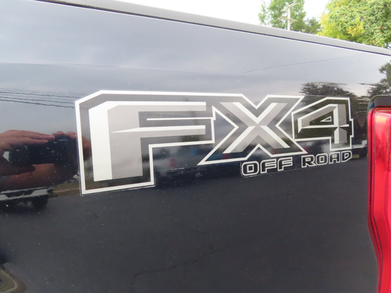 Used 2022 Ford F250 Lariat w/ Black Appearance Package image 18
