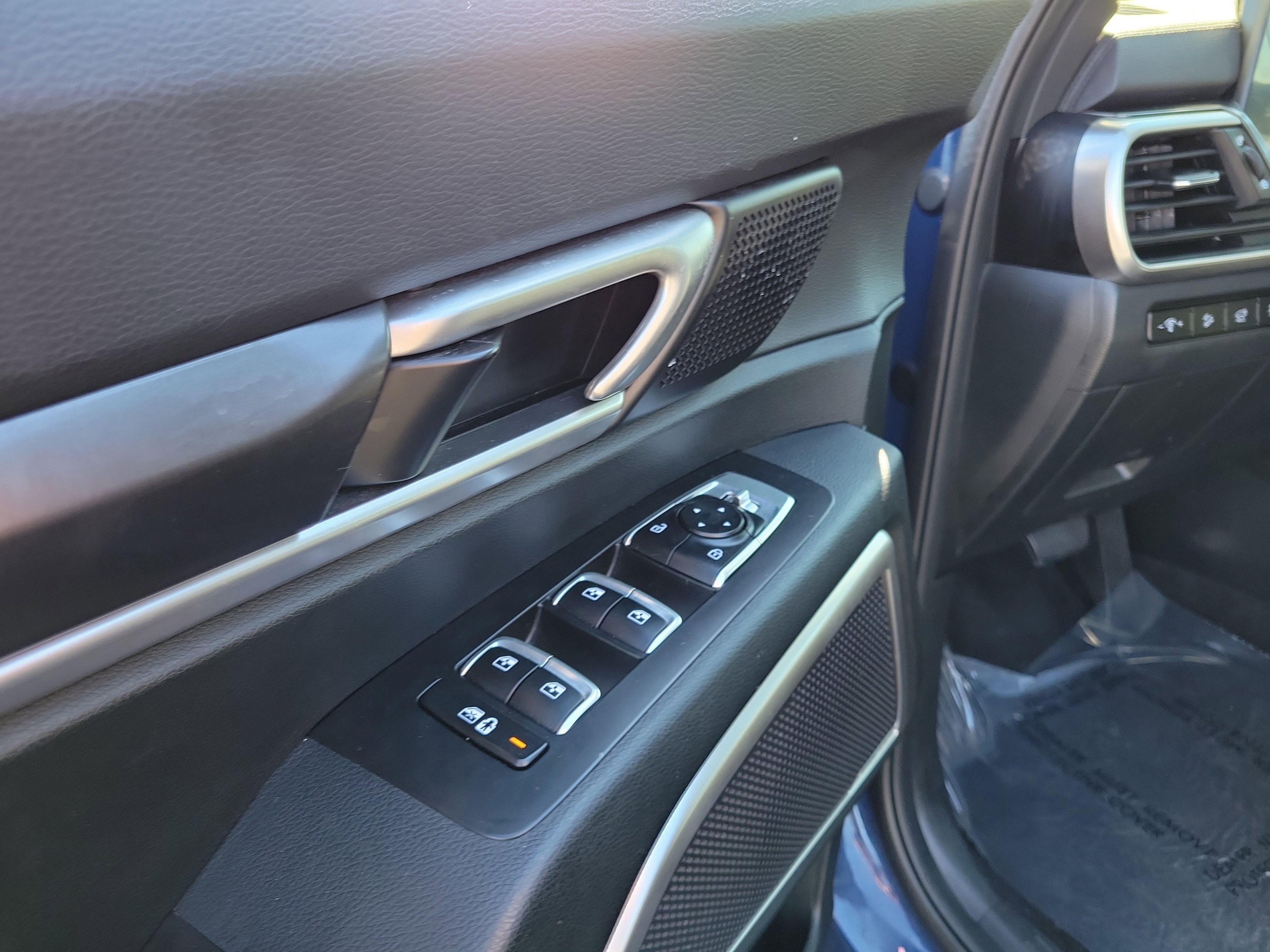 Used 2025 Kia Telluride S image 18