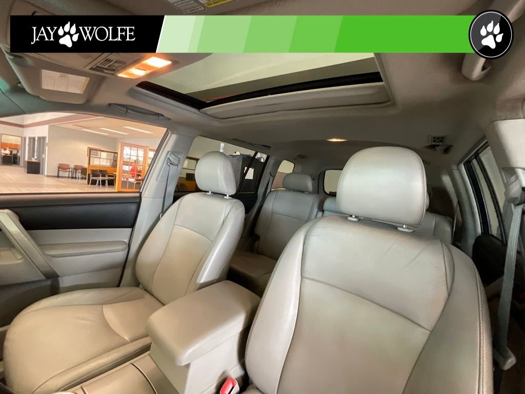 Used 2011 Toyota Highlander SE w/ Tow Pkg FWD image 10
