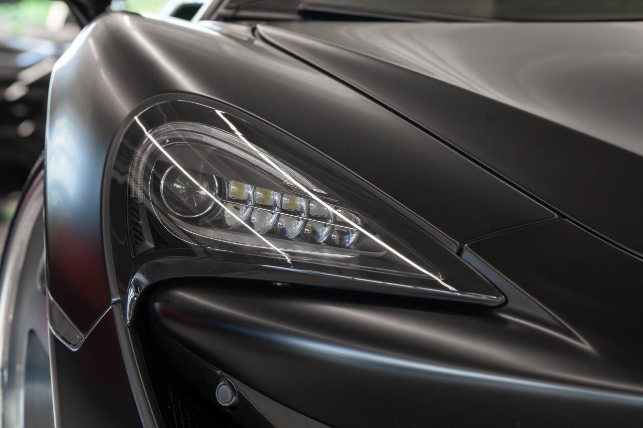 Used 2017 McLaren 570S RWD image 11