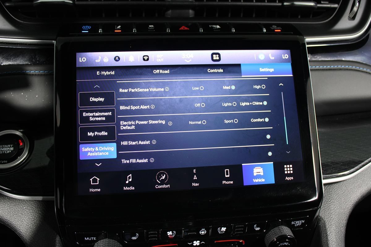 Used 2022 Jeep Grand Cherokee Trailhawk w/ Advanced Protech Group II AWD/4WD image 29