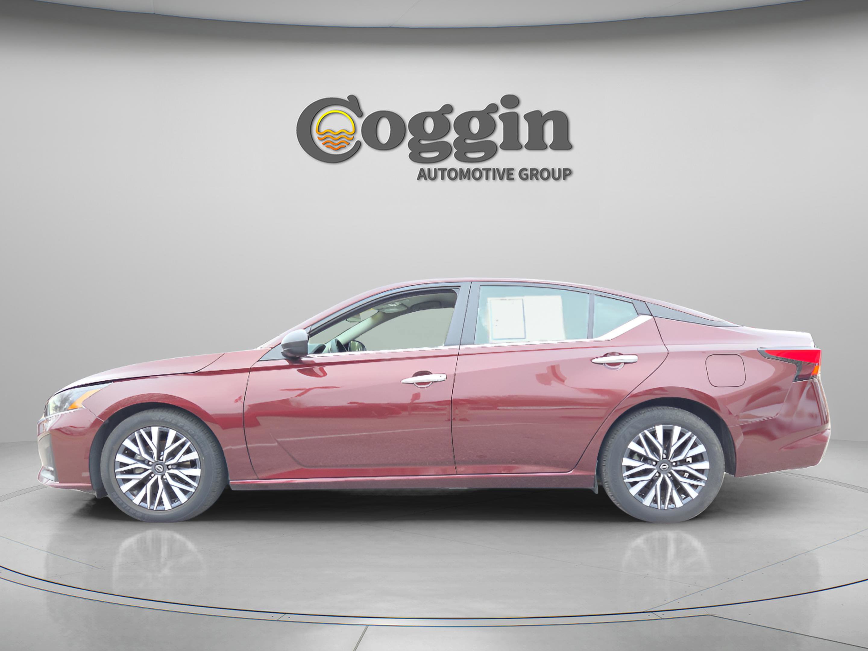 Used 2024 Nissan Altima 2.5 SV image 3