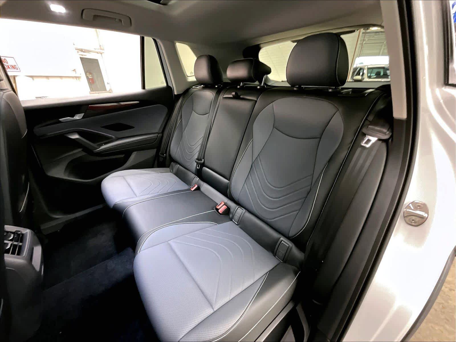 New 2026 Volkswagen Tiguan SE image 12
