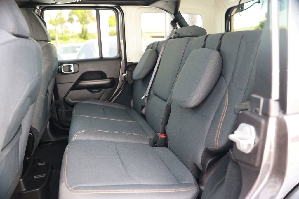 Used 2025 Jeep Wrangler Unlimited Sahara w/ Safety Group AWD/4WD image 34