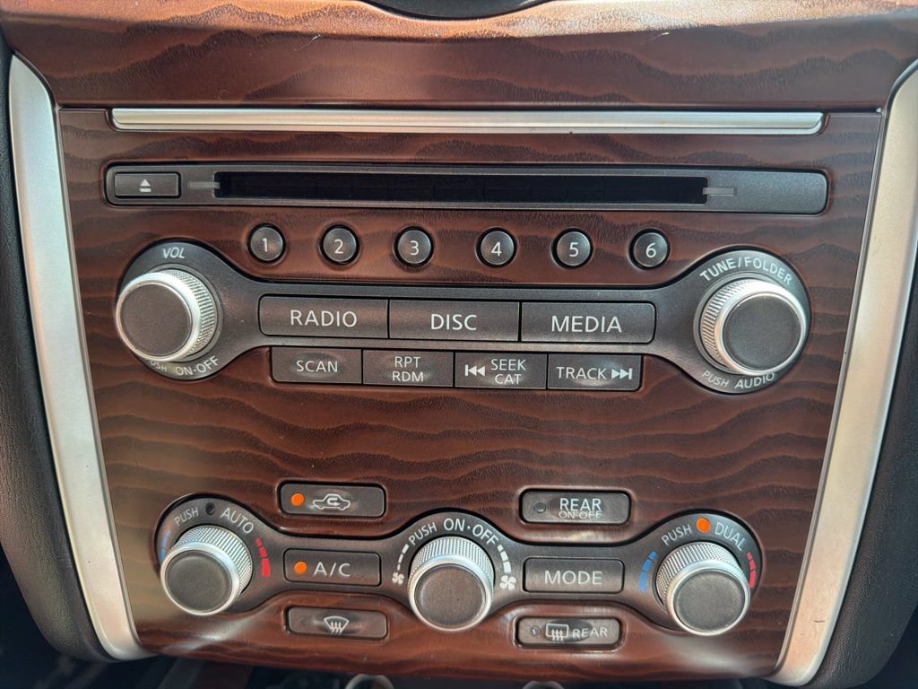 Used 2017 Nissan Pathfinder Platinum w/ Family Entertainment Package AWD/4WD image 21