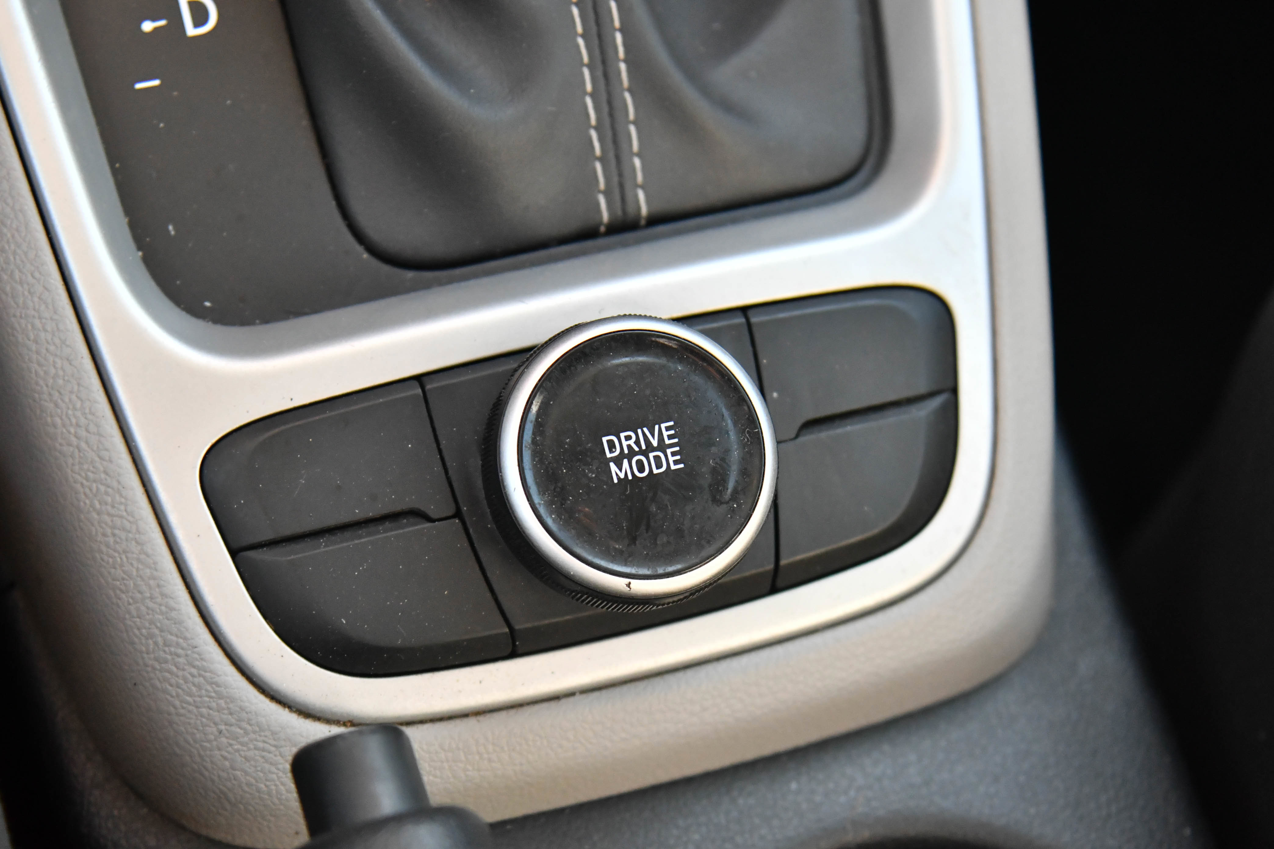 Used 2023 Hyundai Venue SEL w/ Cargo Package image 25