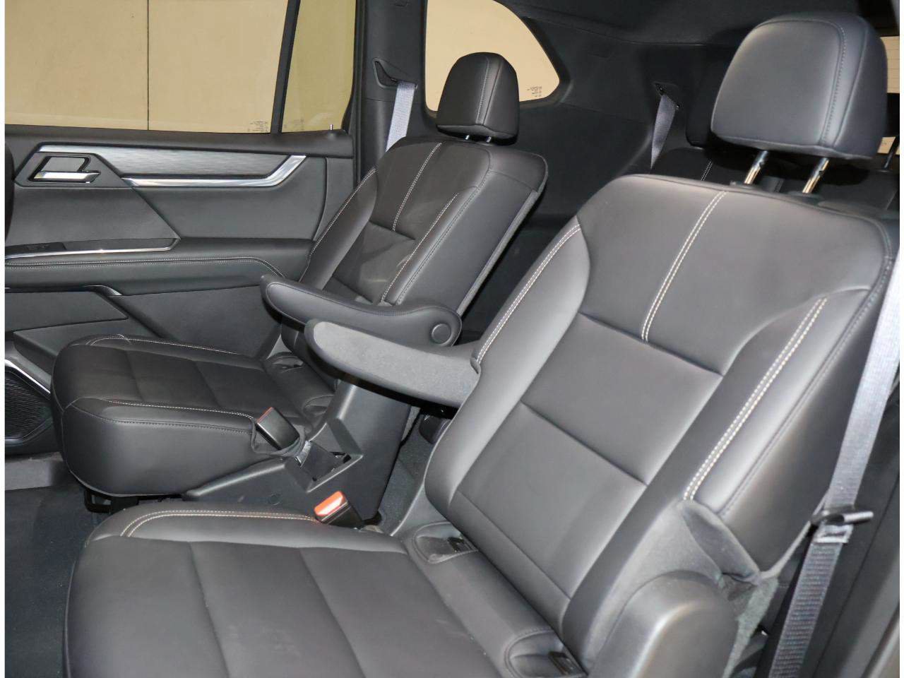 Used 2025 GMC Acadia Elevation w/ Super Cruise Package AWD/4WD image 16