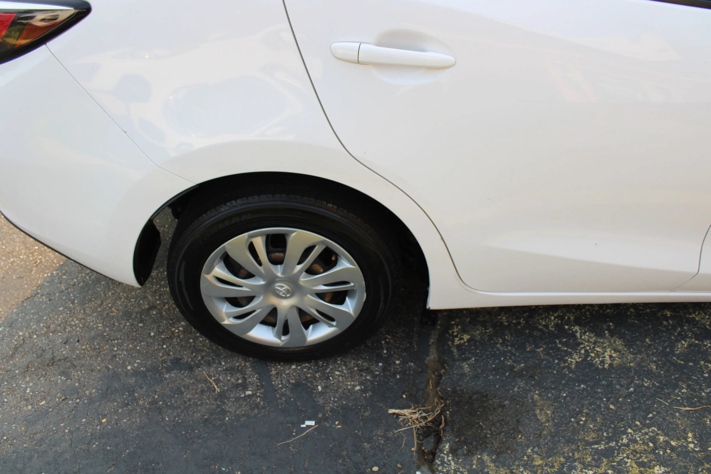 Used 2019 Toyota Yaris L FWD image 22