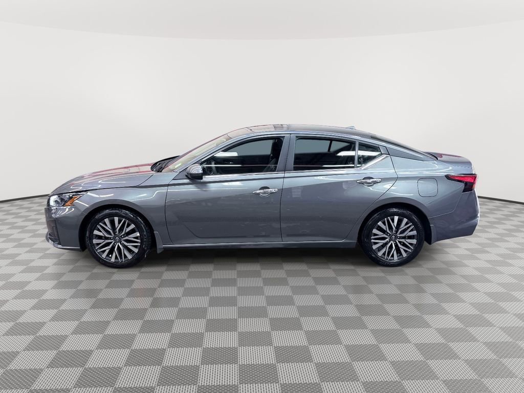 Used 2025 Nissan Altima 2.5 SV w/ SV Premium Package FWD image 6