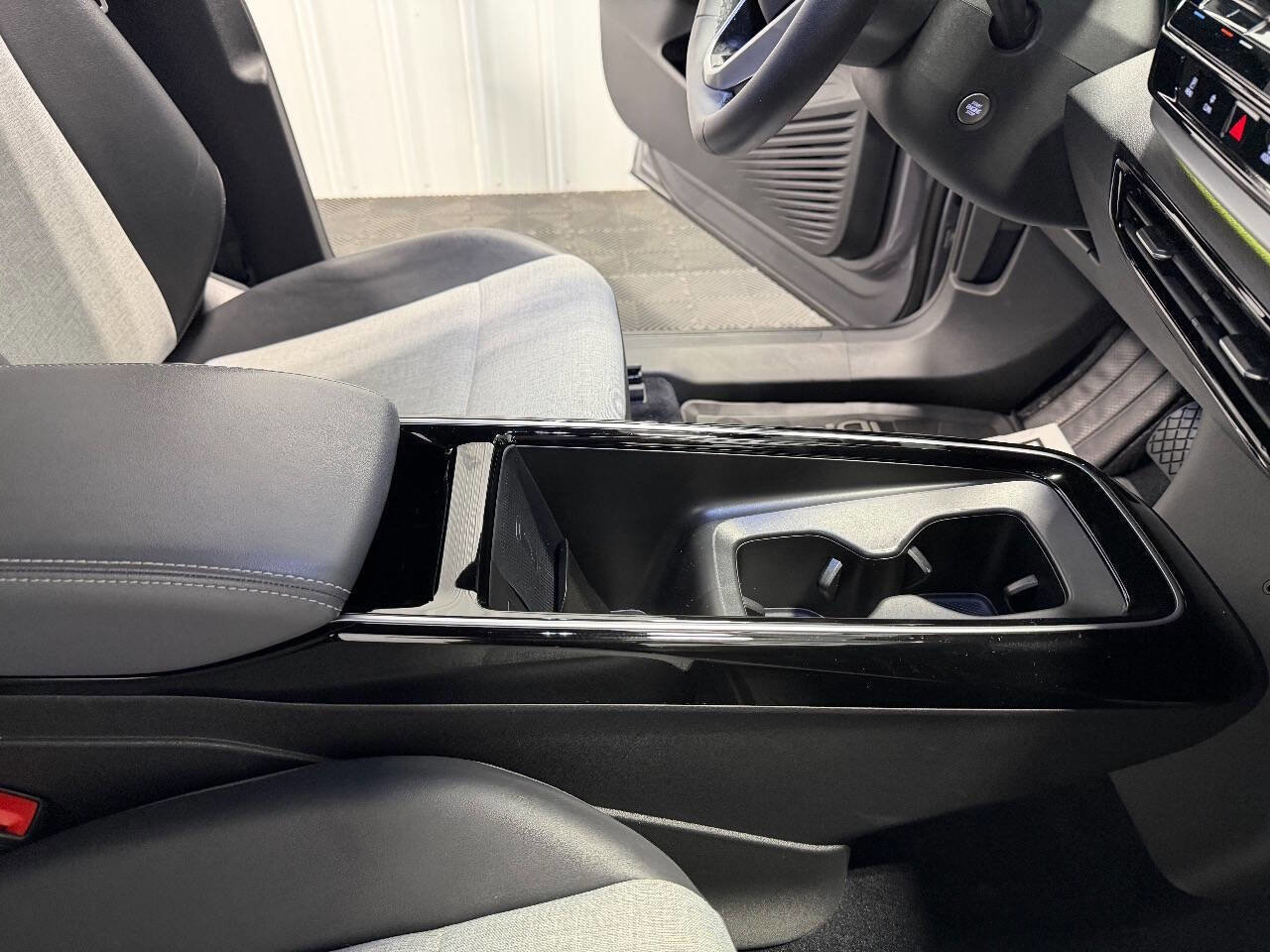 Used 2023 Volkswagen ID.4 Pro image 18