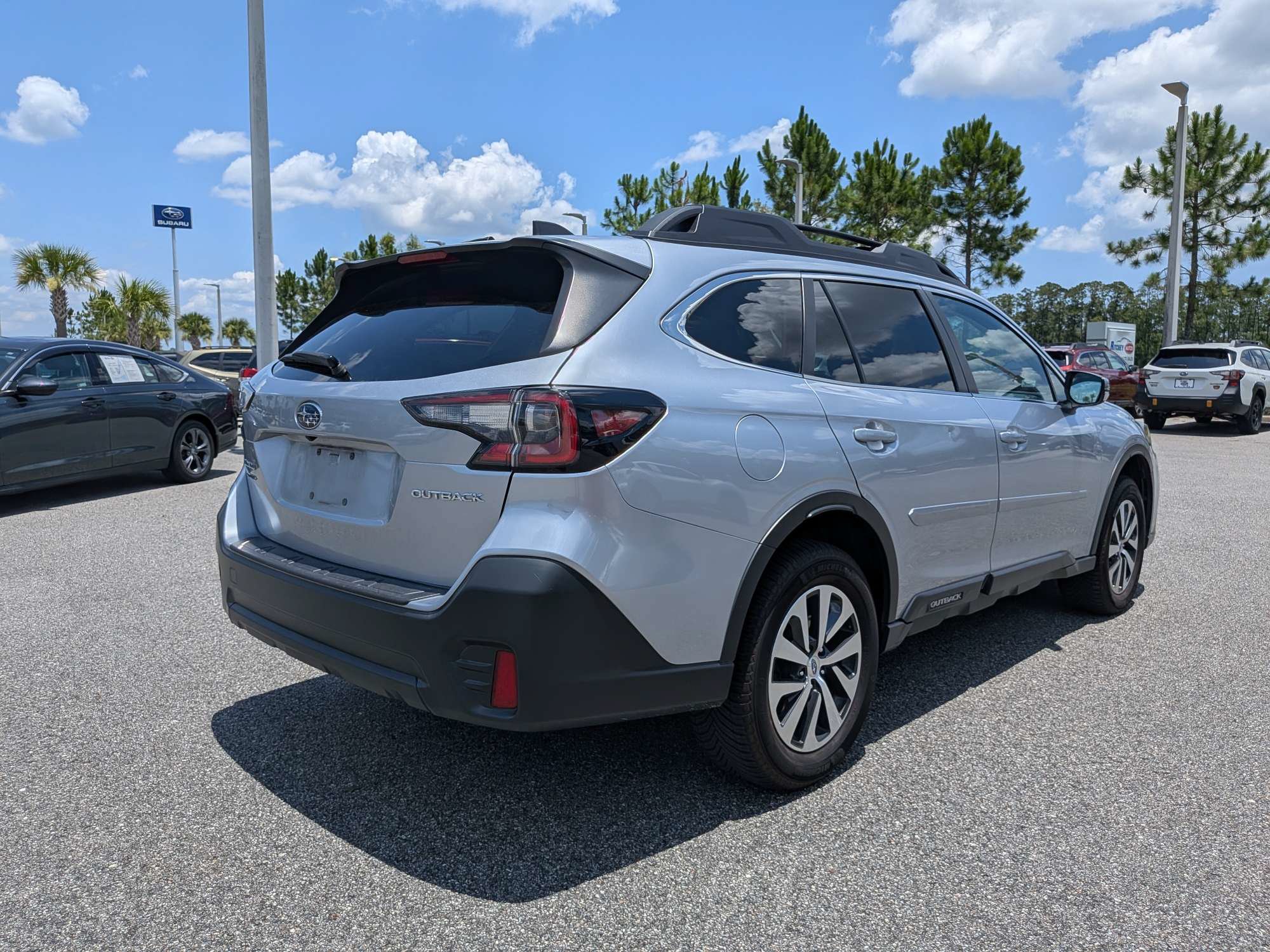 Used 2022 Subaru Outback Premium AWD/4WD image 4