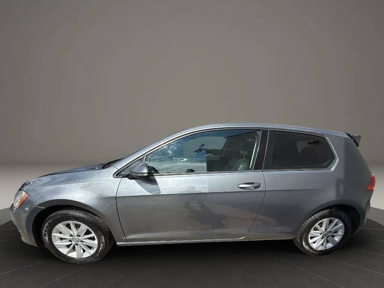 Used 2015 Volkswagen Golf S FWD image 8
