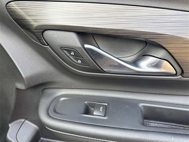 Used 2024 GMC Terrain SLE w/ Elevation Edition image 18