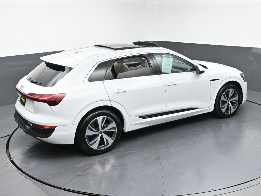 Used 2024 Audi Q8 e-tron Premium image 47