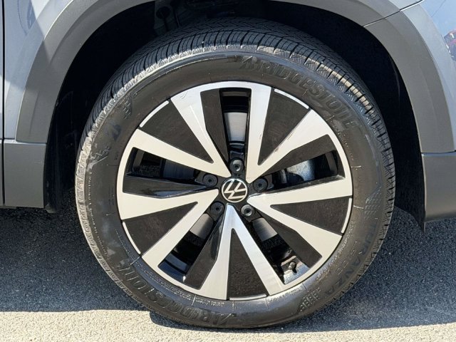 Used 2023 Volkswagen Taos SE w/ Panoramic Sunroof Package AWD/4WD image 8