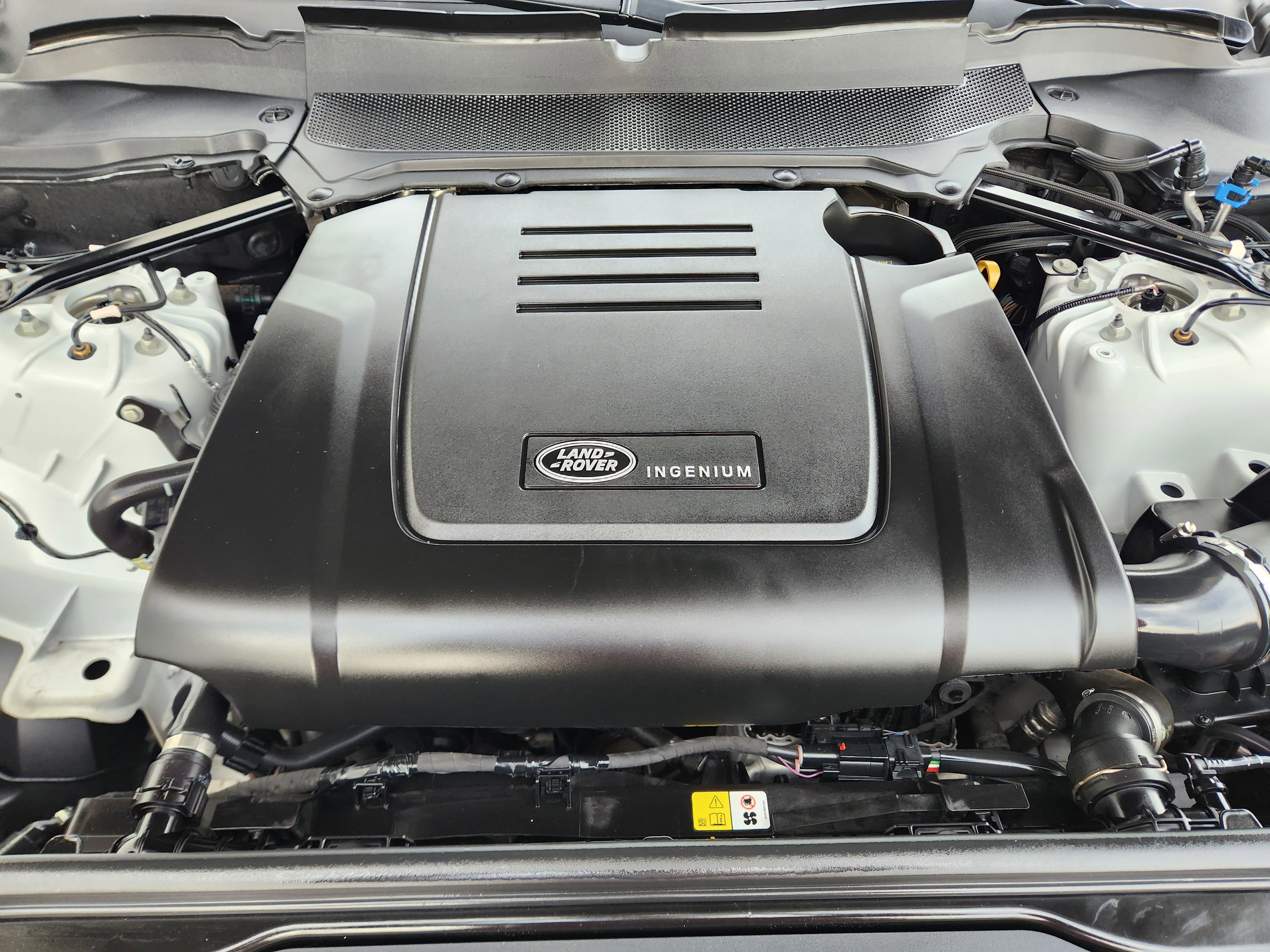 Certified 2025 Land Rover Discovery S image 35