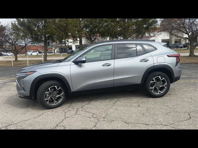 Certified 2025 Chevrolet Trax LT w/ Driver Confidence Package image 6