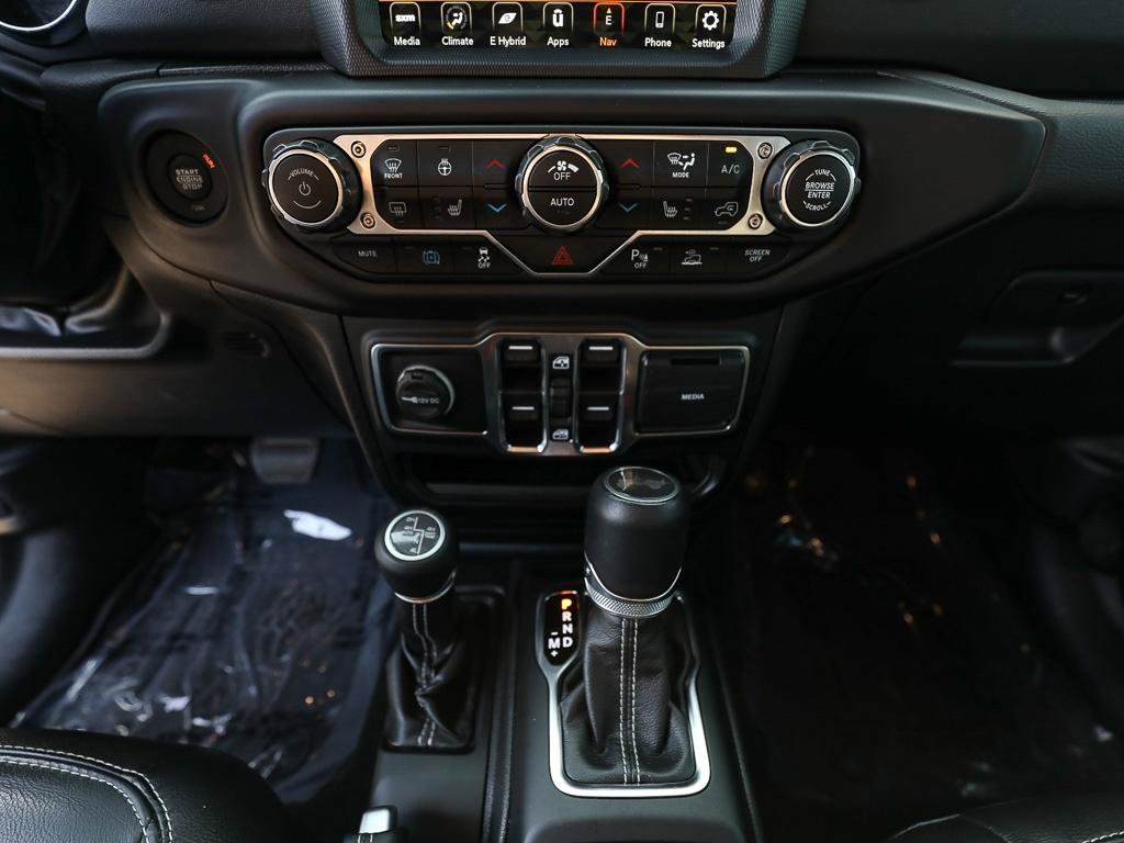 Used 2022 Jeep Wrangler Unlimited Sahara w/ Cold Weather Group AWD/4WD image 20