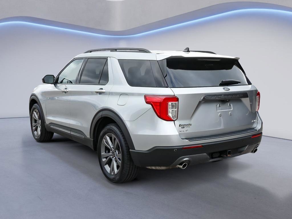 Used 2023 Ford Explorer XLT w/ Equipment Group 202A image 4