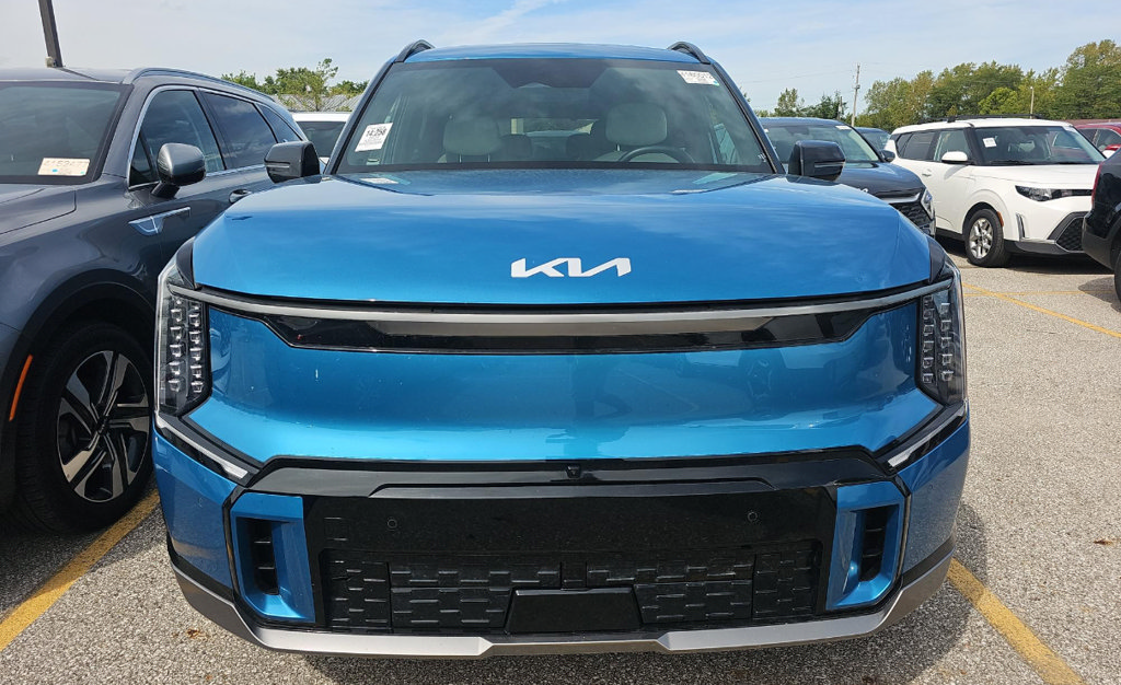 Certified 2024 Kia EV9 GT-Line AWD/4WD image 2
