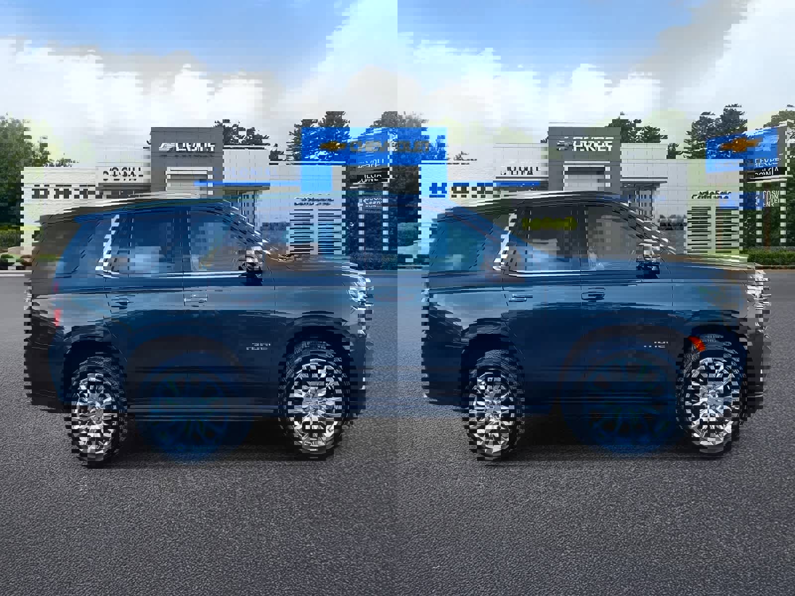 Used 2022 Chevrolet Tahoe High Country w/ Premium Package image 3