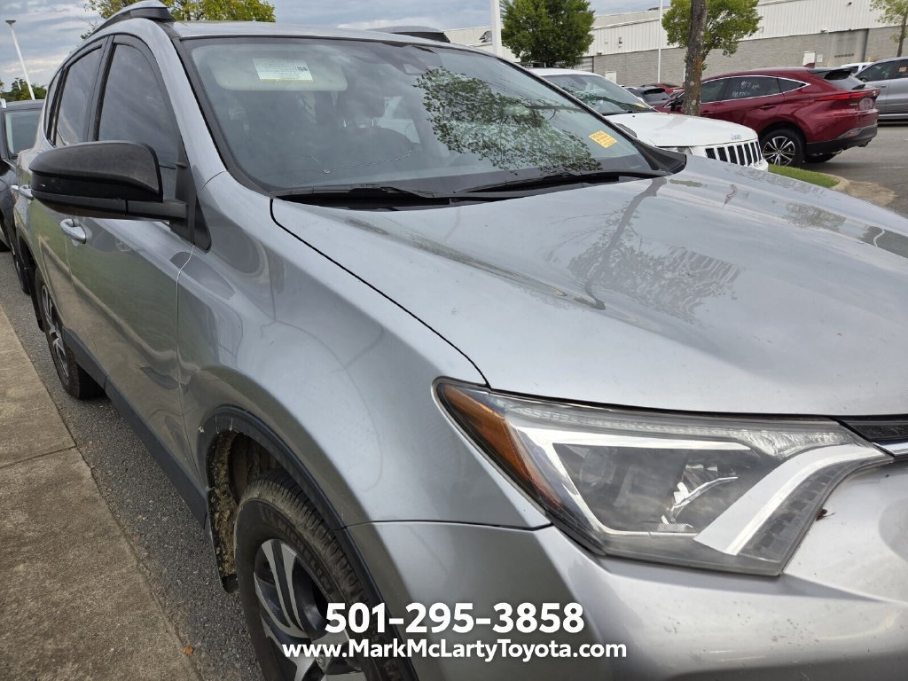 Used 2018 Toyota RAV4 LE FWD image 8