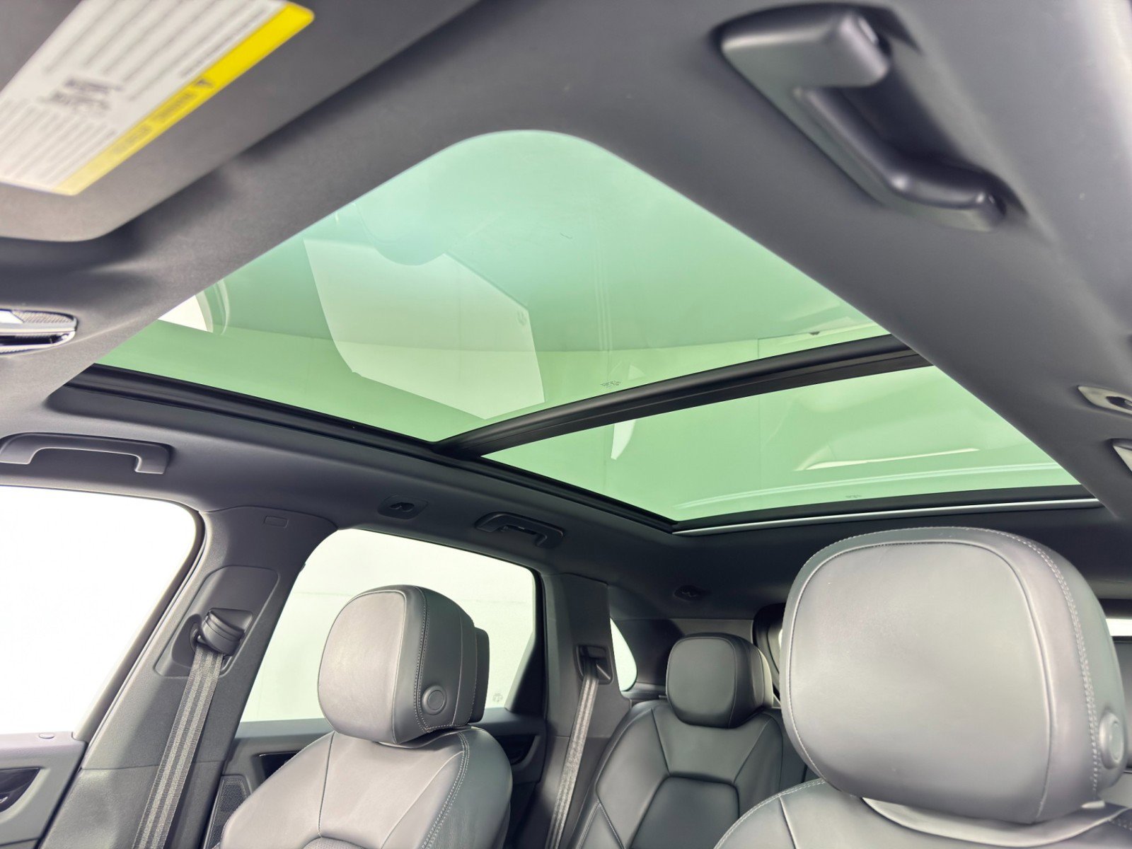 Used 2023 Porsche Cayenne Platinum Edition w/ Premium Package image 12