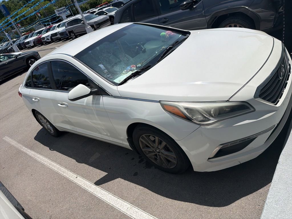 Used 2015 Hyundai Sonata SE FWD image 2