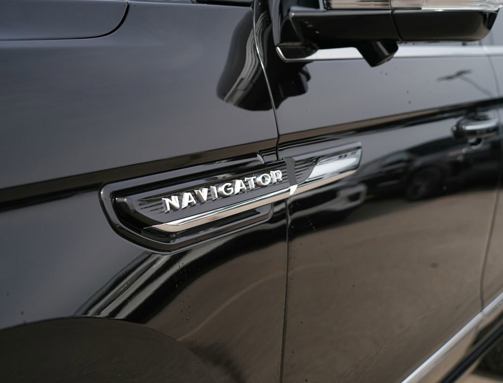 Used 2023 Lincoln Navigator Reserve w/ Equipment Group 201A image 2