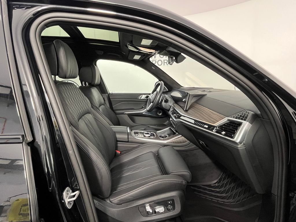 Certified 2025 BMW X7 M60i AWD/4WD image 21