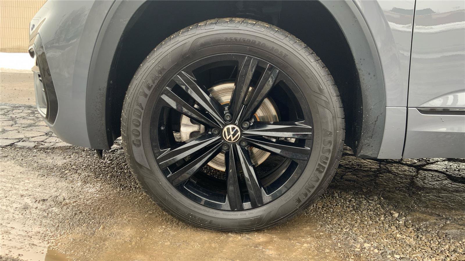 Used 2023 Volkswagen Atlas Cross Sport SEL AWD/4WD image 31