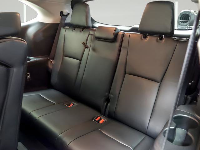Used 2023 Toyota Highlander XLE AWD/4WD image 13