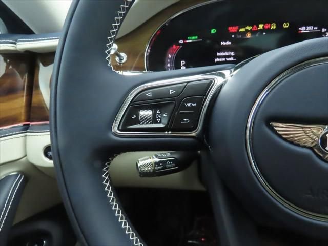 Used 2025 Bentley Flying Spur Plug-In Hybrid image 12